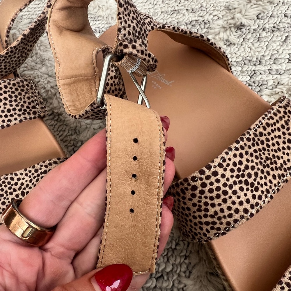 Universal Thread Tan Leopard Sandals - Picture 4 of 5